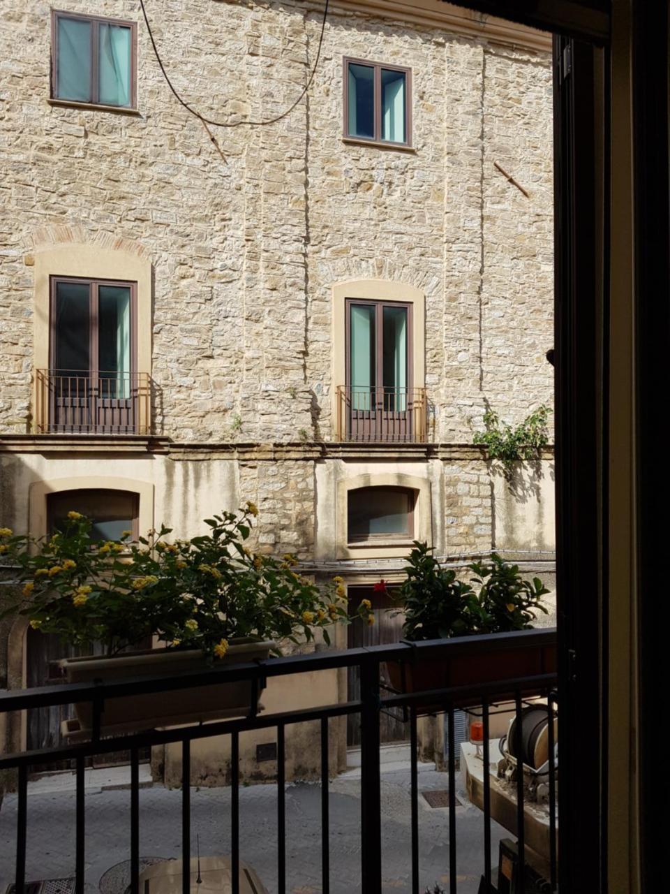 Bed and Breakfast Casa Coccinella Кальтаниссетта Экстерьер фото